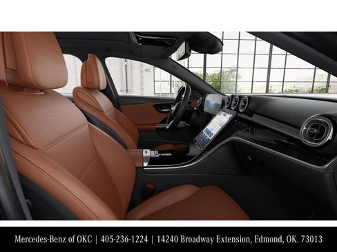 Used 2025 Mercedes-Benz C 300 4MATIC Sedan image 4