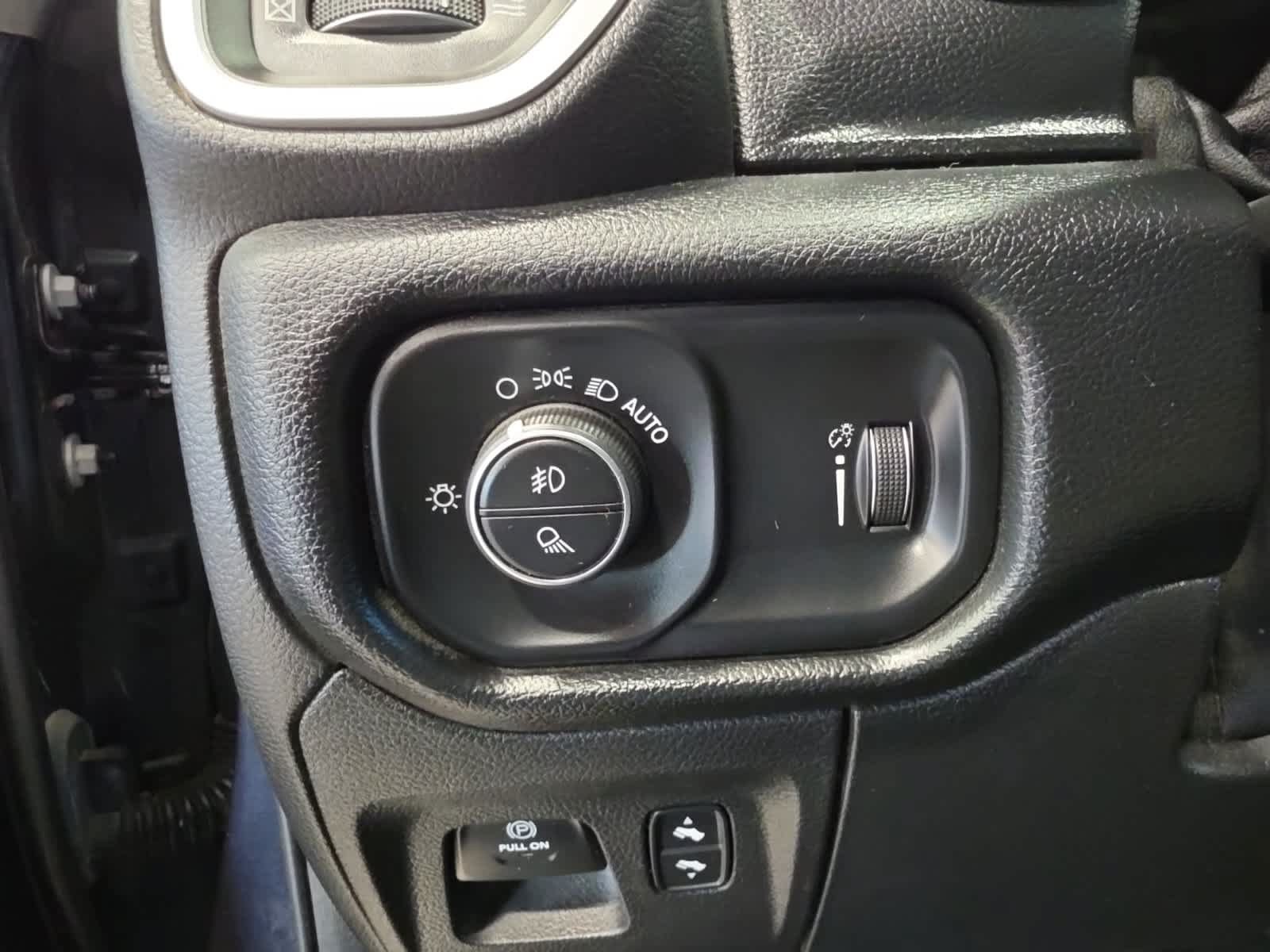Used 2020 RAM 1500 Big Horn AWD/4WD image 19