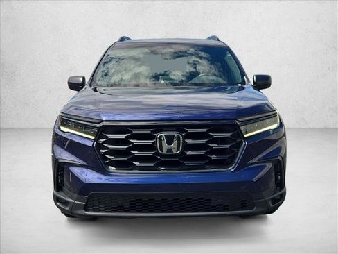 Used 2025 Honda Pilot Sport image 2