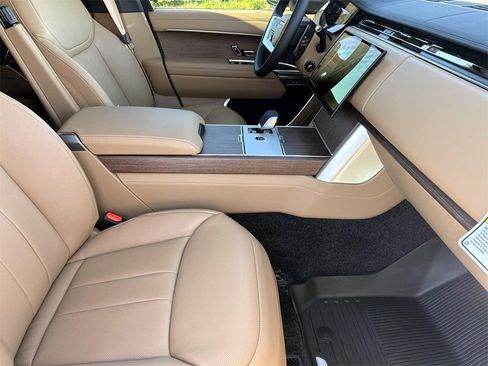 New 2025 Land Rover Range Rover Long Wheelbase SE image 11