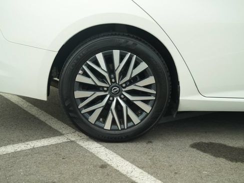 Used 2025 Nissan Altima 2.5 SV FWD image 43