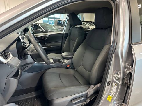 Used 2025 Toyota RAV4 LE AWD/4WD image 13