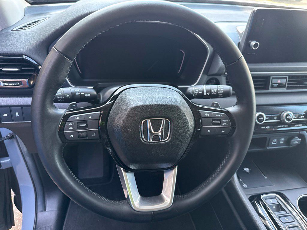 Used 2025 Honda Pilot Touring image 14