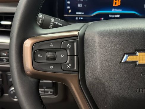 Used 2024 Chevrolet Suburban High Country AWD/4WD image 9