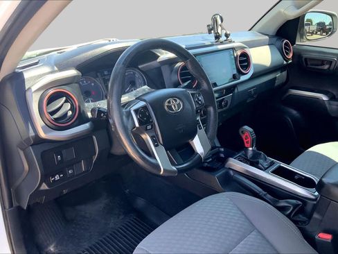 Used 2021 Toyota Tacoma SR5 RWD image 18