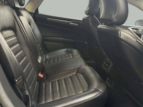 Used 2017 Ford Fusion SE w/ Equipment Group 602A FWD image 8
