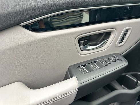 New 2025 Honda Pilot Touring image 37