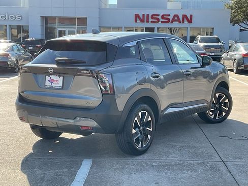 Used 2025 Nissan Kicks SV image 5