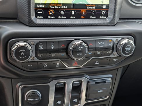 Used 2022 Jeep Wrangler Sport AWD/4WD image 23
