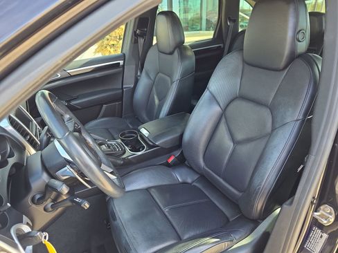 Used 2016 Porsche Cayenne S image 5