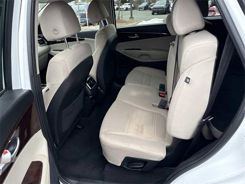 Certified 2018 Kia Sorento LX image 16