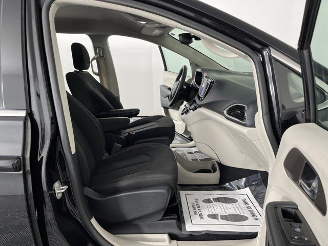 Used 2023 Chrysler Voyager LX FWD image 35