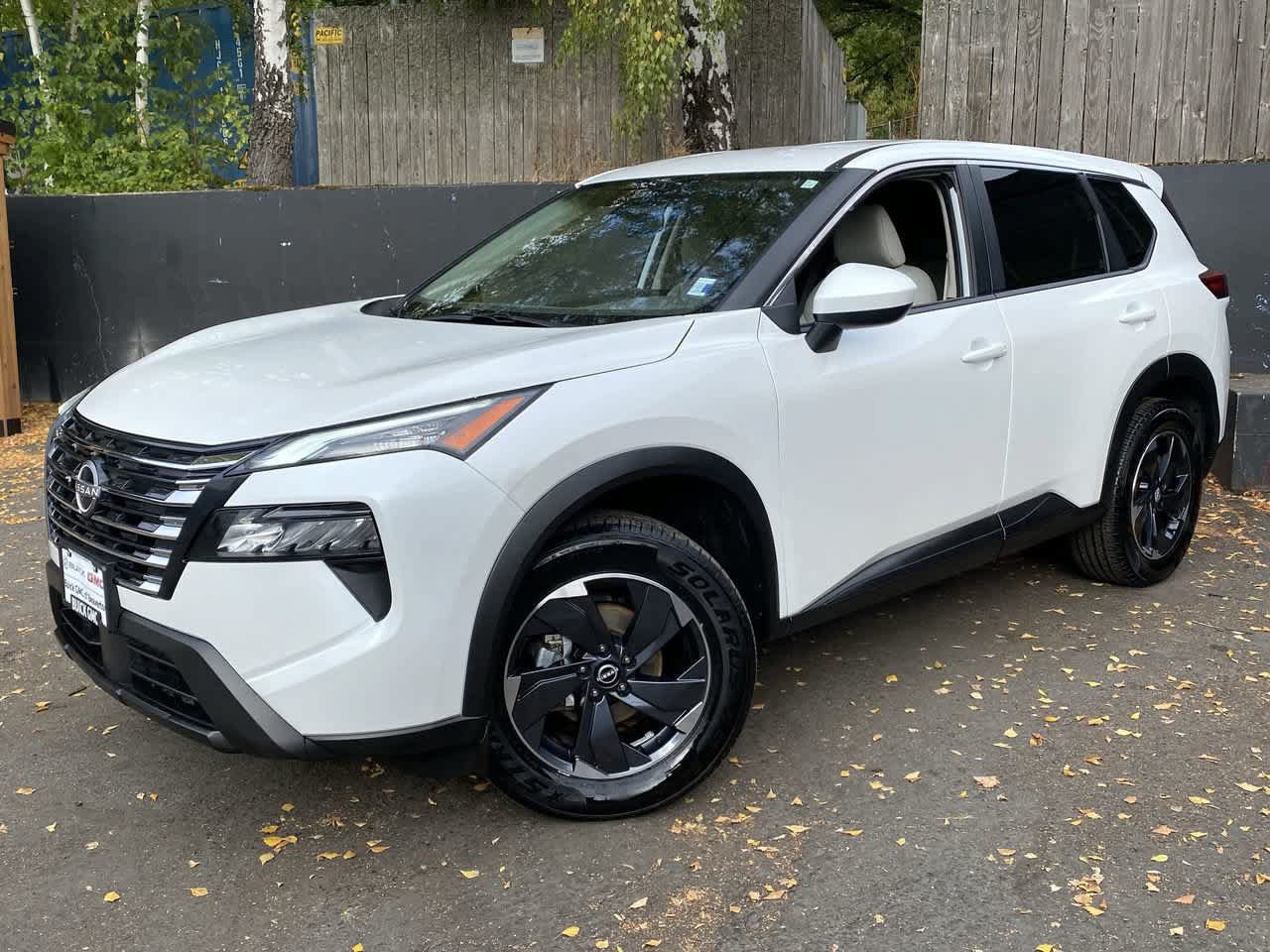 Used 2025 Nissan Rogue SV AWD/4WD image 1