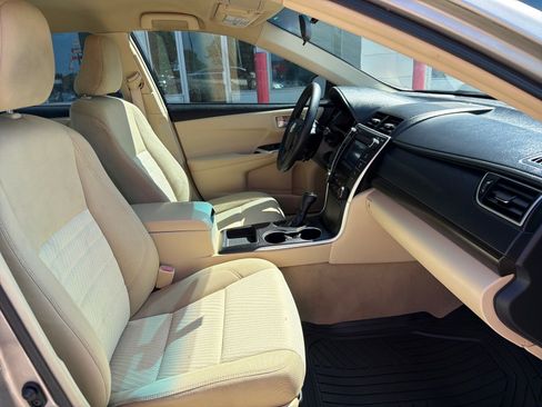 Used 2016 Toyota Camry LE FWD image 22