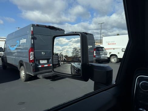 Used 2022 GMC Sierra 2500 SLE w/ SLE Value Package; image 14