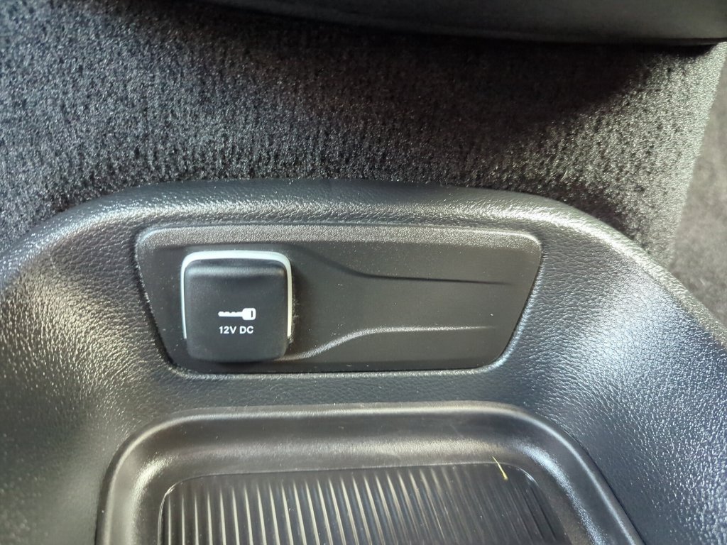 Used 2025 Chrysler Pacifica Select FWD image 28