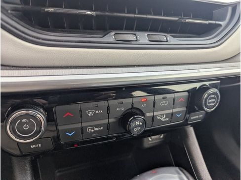 Used 2025 Jeep Compass Limited AWD/4WD image 19