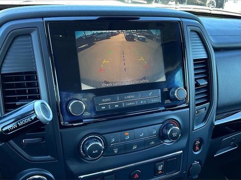 Used 2022 Nissan Titan SV image 21