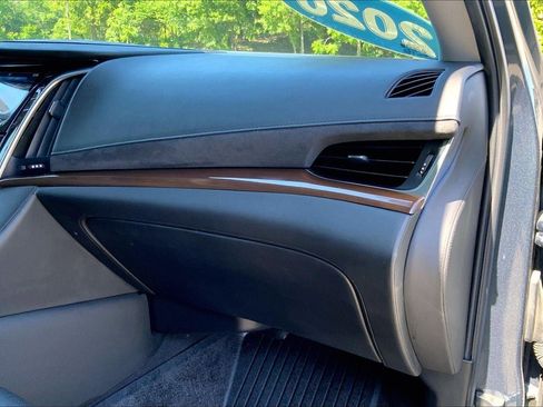 Used 2020 Cadillac Escalade Premium Luxury AWD/4WD image 17