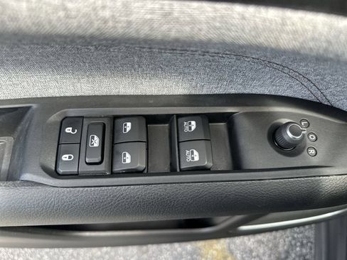 Used 2023 Jeep Compass Latitude AWD/4WD image 15
