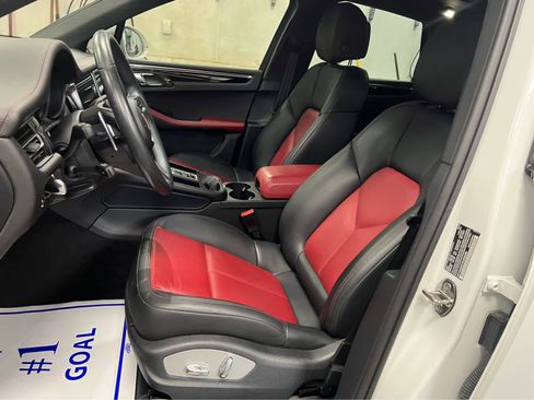 Used 2024 Porsche Macan image 10