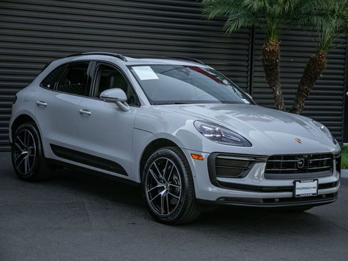 Certified 2024 Porsche Macan AWD/4WD image 6