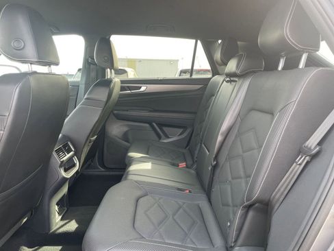 Used 2025 Volkswagen Atlas Cross Sport SE image 28