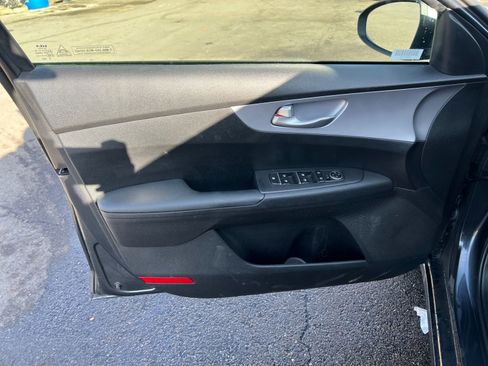 Used 2024 Kia Forte LXS image 19