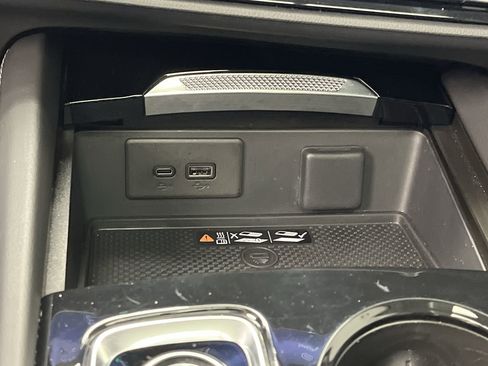 Certified 2025 Buick Envision Sport Touring image 27