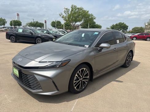 Used 2026 Toyota Camry XLE image 1