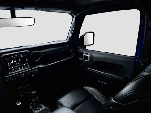 Used 2020 Jeep Wrangler Unlimited Sahara AWD/4WD image 23