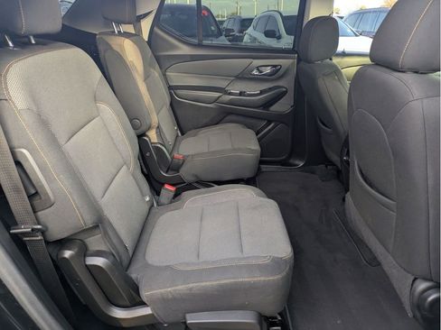 Used 2021 Chevrolet Traverse LT image 24