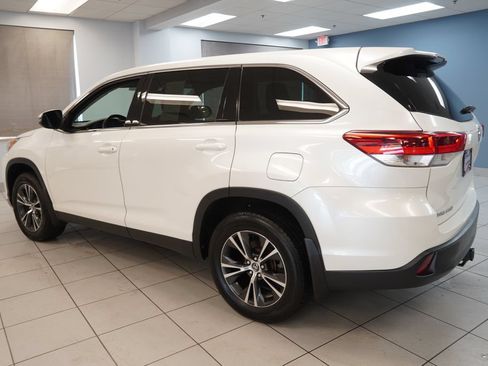 Used 2019 Toyota Highlander LE AWD/4WD image 7