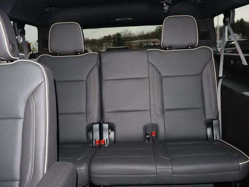 New 2025 GMC Yukon XL Elevation w/ LPO, Elevation Black Package image 33