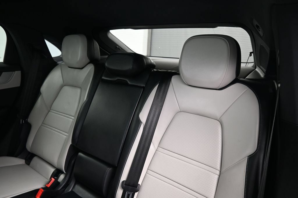Certified 2026 Porsche Cayenne Coupe AWD/4WD image 6