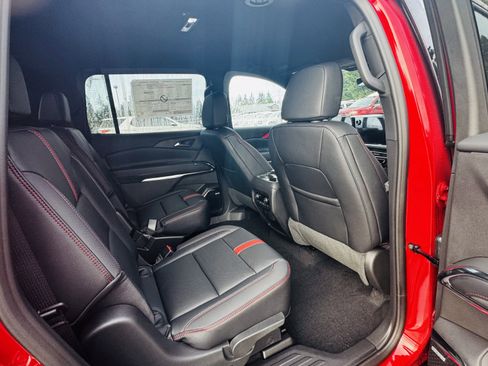 New 2026 Chevrolet Traverse RS image 11