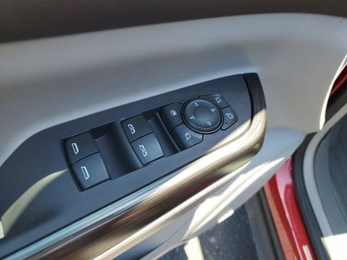Used 2022 GMC Acadia SLT w/ Preferred Package FWD image 9