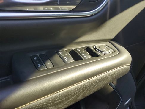 Used 2021 Chevrolet Tahoe Premier w/ Premium Package image 22