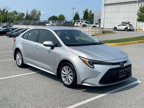 Used 2026 Toyota Corolla LE w/ LE Premium Package AWD/4WD image 2