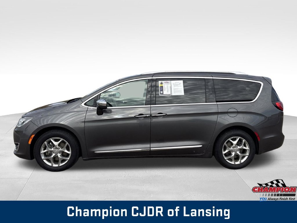 Used 2017 Chrysler Pacifica Limited FWD image 4