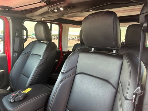 Used 2024 Jeep Wrangler Unlimited Sahara w/ Safety Group AWD/4WD image 13