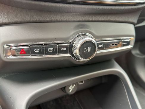 Certified 2023 Volvo C40 P8 Recharge Ultimate image 17