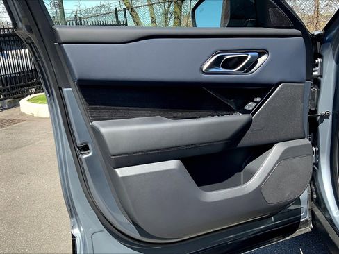 New 2026 Land Rover Range Rover Velar Dynamic SE image 10