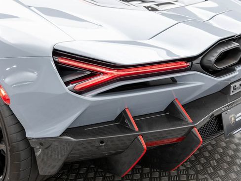 Used 2024 Lamborghini Revuelto image 50