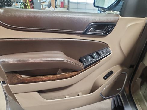 Used 2019 Chevrolet Suburban LT w/ Luxury Package image 11