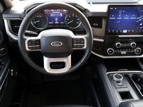 Used 2024 Ford Expedition XLT RWD image 17