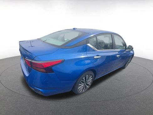 Used 2025 Nissan Altima 2.5 SV image 3