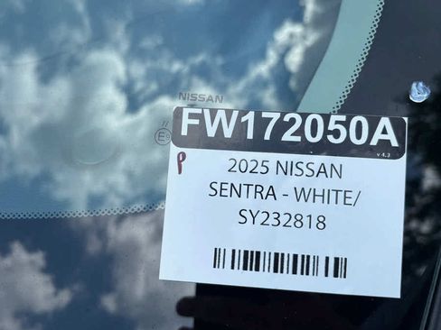 Used 2025 Nissan Sentra SR FWD image 29