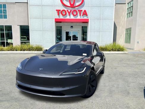 Used 2025 Tesla Model 3 Long Range RWD image 3