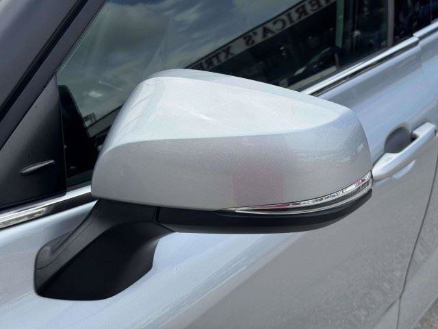 Used 2021 Toyota Highlander XLE AWD/4WD image 14